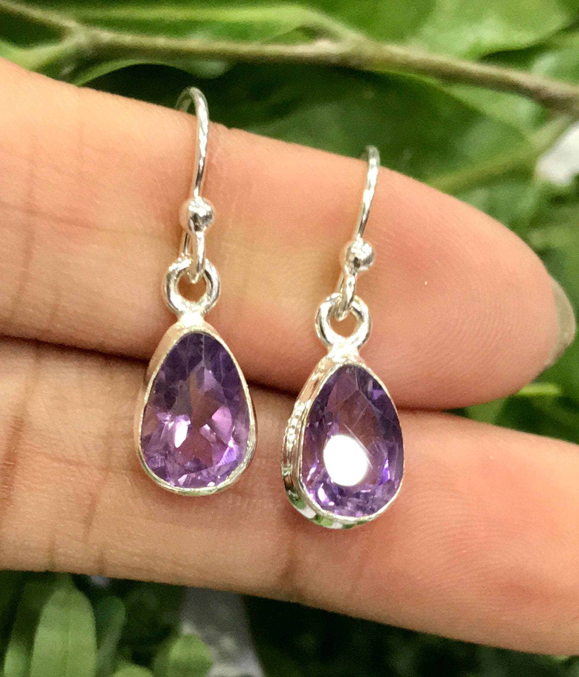 Natürliche Amethyst Ohrringe, Handgemachte Silber 925 Sterling Silber, Birne Facettiert, Februar Geburtsstein, Baumeln Tropfen Ohrring, Für Geschenk Natürliche Amethyst Ohrringe, Handgemachte Silber 925 Sterling Silber, Birne Facettiert, Februar Geburtsstein, Baumeln Tropfen Ohrring, Für Geschenk von StudioSuramya