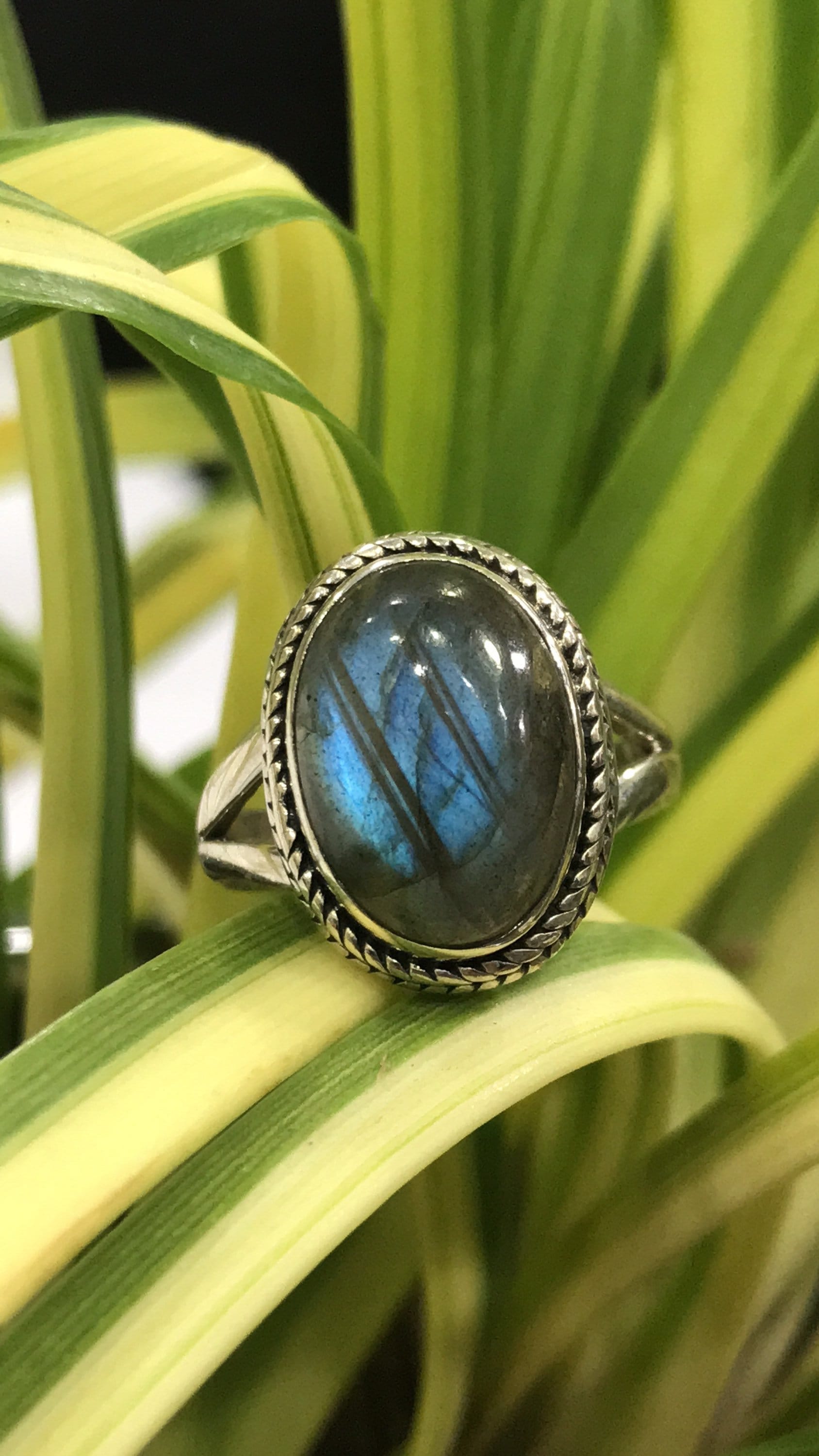 Schöner Labradorit Ring, Silberring, Statement Boho Rohedelstein Ring Schöner Labradorit Ring, Silberring, Statement Boho Rohedelstein Ring von StudioSuramya