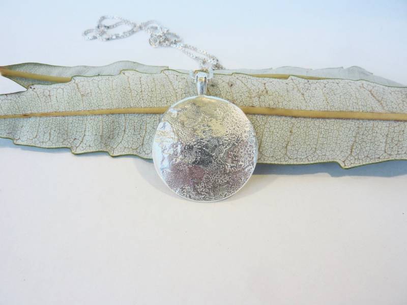 Kleiner Luna Anhänger Kleiner Luna Anhänger von StudioSwoonHandmade