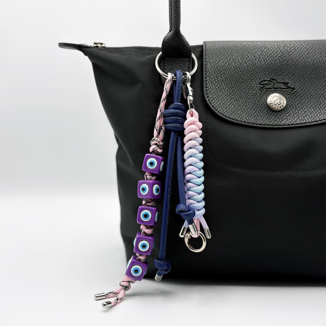 Evil Eye Paracord Taschenanhänger Handgefertigter Schlüsselanhänger Aus Leder Mit Karabiner Evil Eye Paracord Taschenanhänger Handgefertigter Schlüsselanhänger Aus Leder Mit Karabiner von StudioTempleTrash