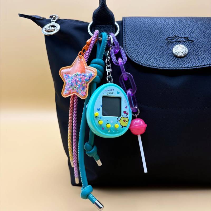 Türkiser Paracord Schlüsselanhänger Retro Tamagotchi & Candy Anhänger Türkiser Paracord Schlüsselanhänger Retro Tamagotchi & Candy Anhänger von StudioTempleTrash