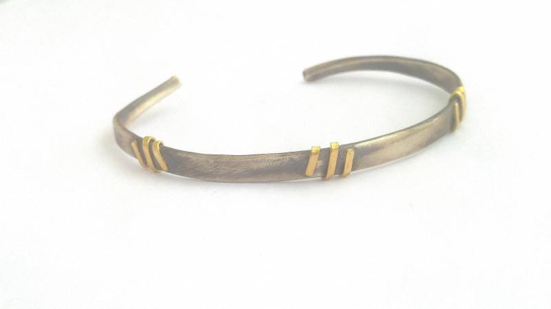 Herrenarmband, Silberarmband, Herrensilberarmband, Urban Armband, Silber - & Goldarmband, Rustikales Silbermanschette von StudioUnkiya