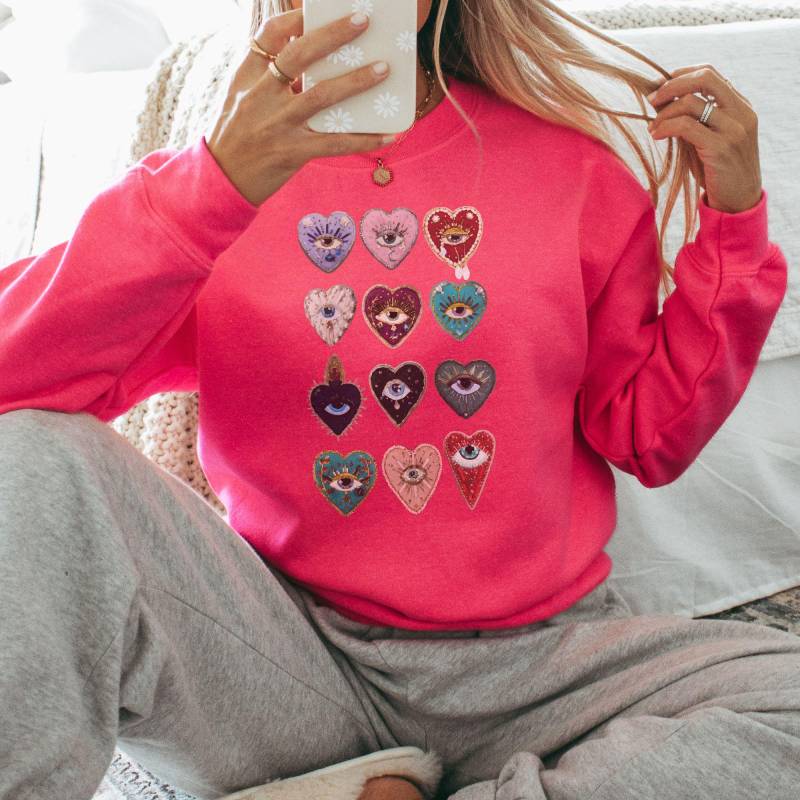 Herzen Sweatshirt Unisex, Süßes Luxury Für Damen, Old Money Style Sweater, Cool Girl Pullover Coquette von StudioVenusDE