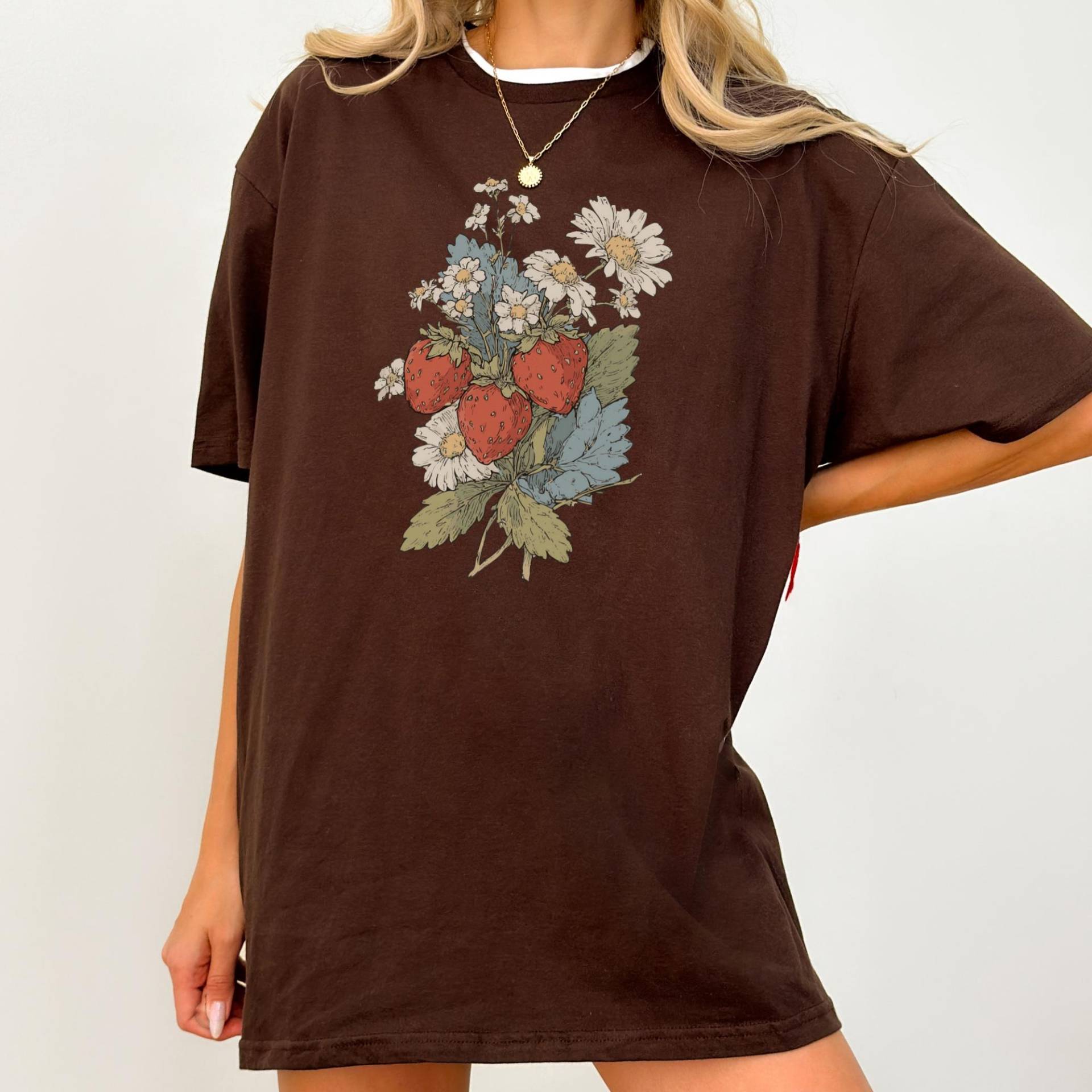 Süß Goblincore Tshirt Erdbeere Witchy Whimsigoth T-Shirt Celestial Fairycore Dark Cottagecore Shirt Grüne Hexen Natur Ästhetik Herbst von StudioVenusDE