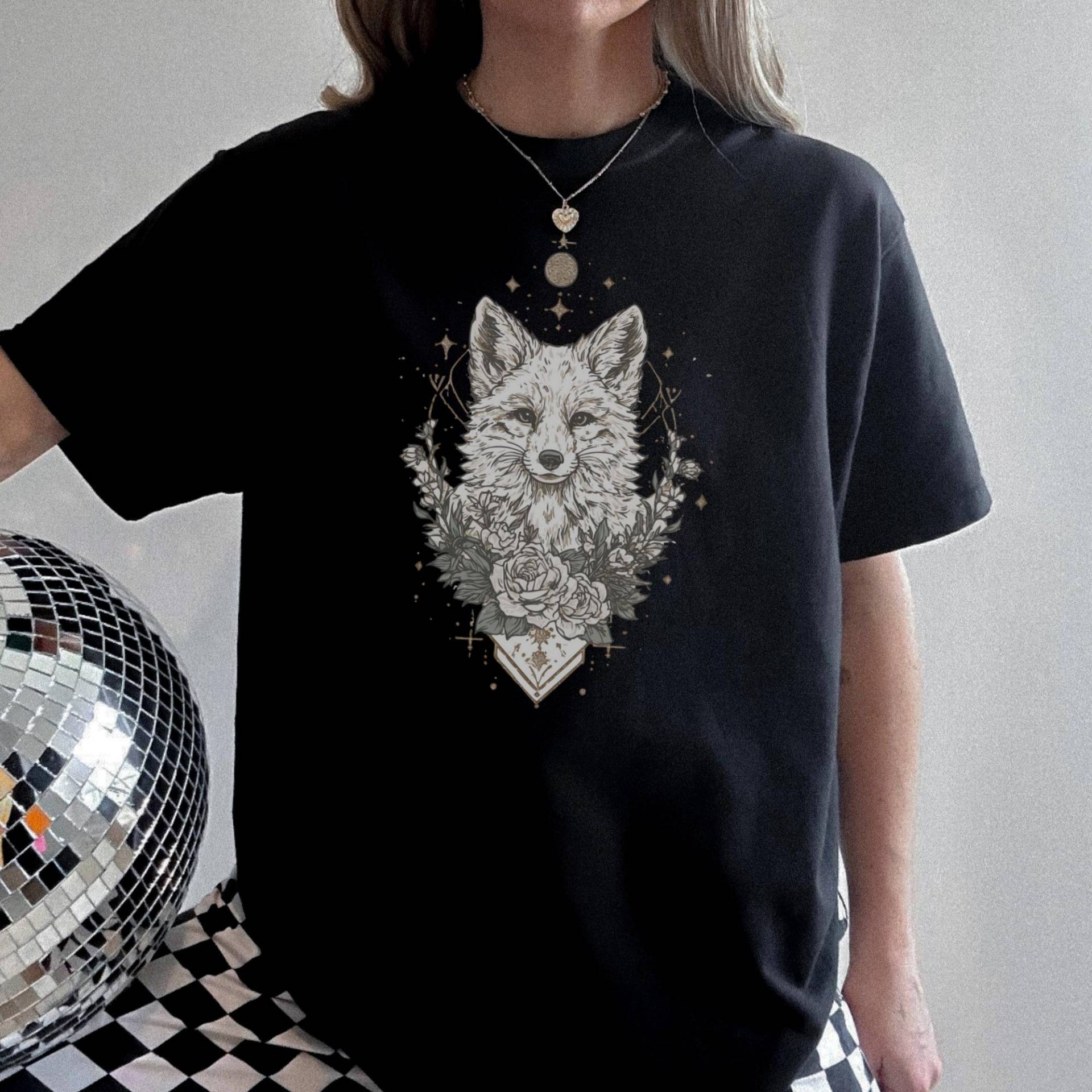 Süß Goblincore Tshirt Fuchs Witchy Whimsigoth T-Shirt Celestial Fairycore Dark Cottagecore Shirt Schneefuchs Natur Ästhetik Herbst von StudioVenusDE