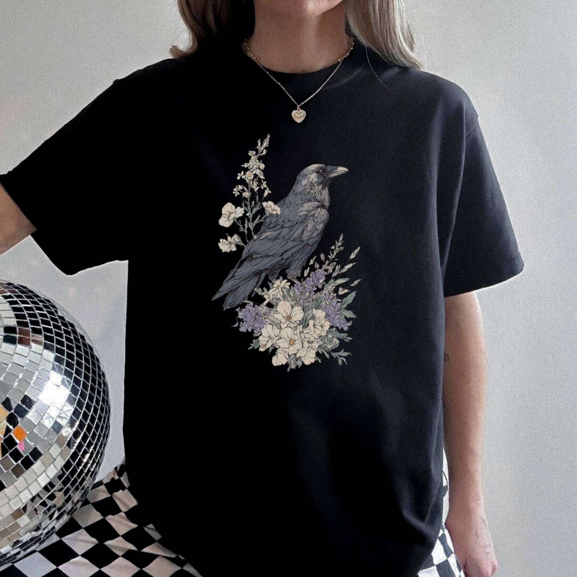 Süß Goblincore Tshirt Krähe Witchy Whimsigoth T-Shirt Celestial Fairycore Dark Cottagecore Shirt Grüne Hexen Natur Ästhetik Herbst von StudioVenusDE