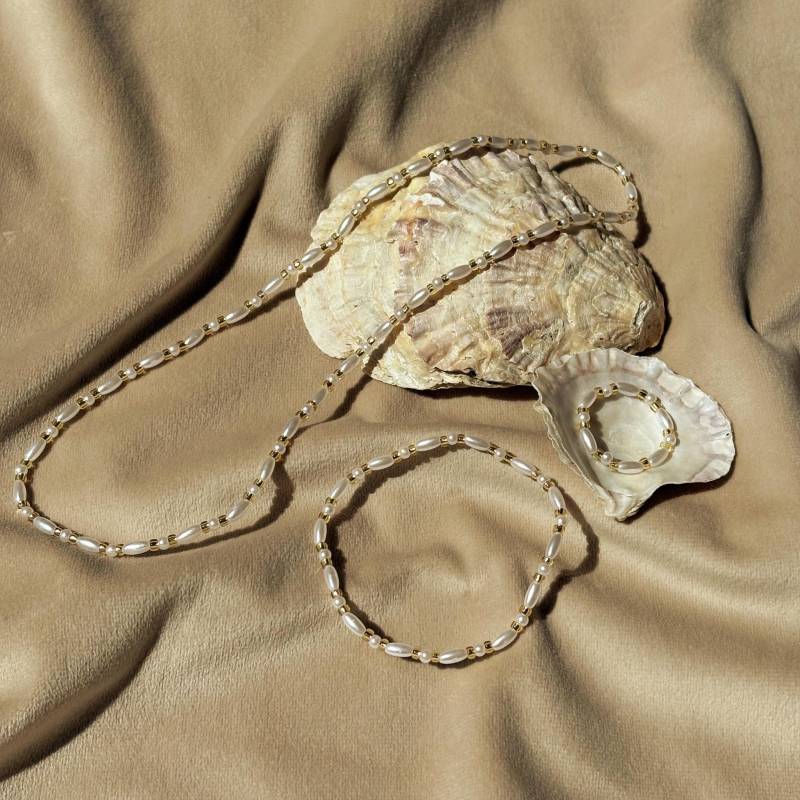 Zartes Schmuck-Set Mit Perlenoptik | Kette, Armband, Ring Elastisch & Handgemacht Studio Vivre Zartes Schmuck-Set Mit Perlenoptik | Kette, Armband, Ring Elastisch & Handgemacht Studio Vivre von StudioVivreDE