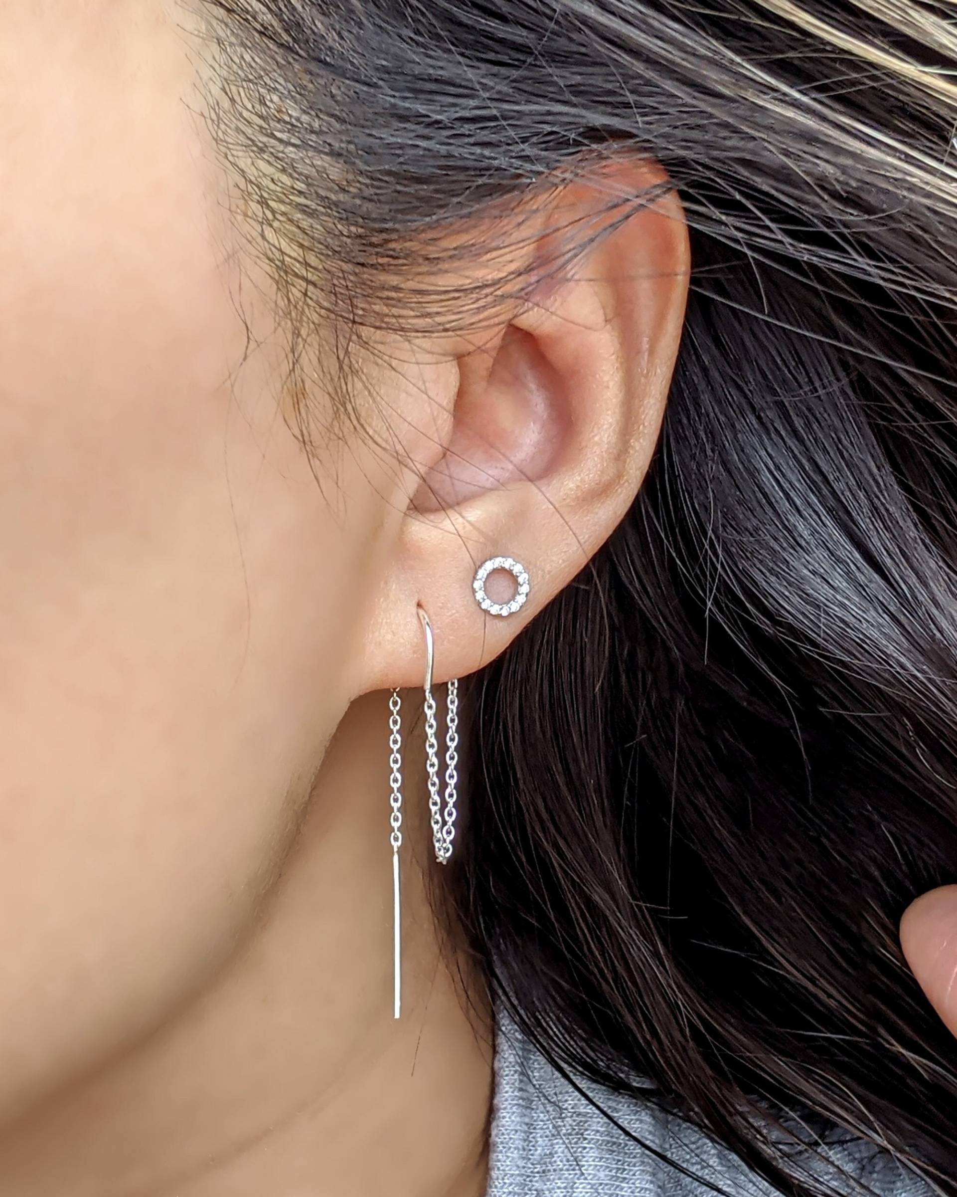 Doppel-Piercing-Ohrringe Set Sterling Silber Einfädler Ohrringe/Tiny Kreis Ohrstecker Cz Mikro Gepflasterte Offene Verbundene Kette von StudioVy