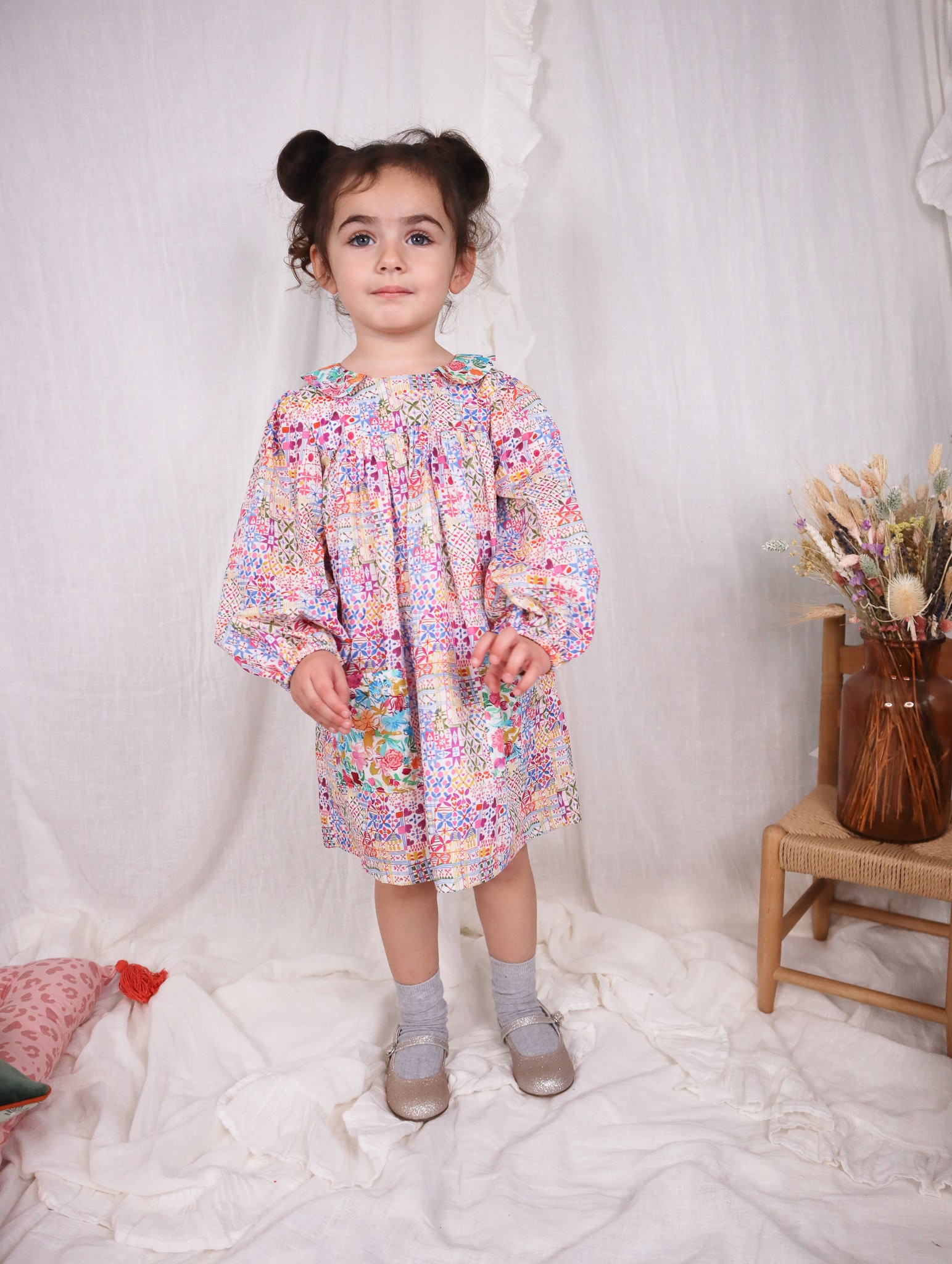 Liberty London Mädchen Kleid, Patchwork Druck, Aufgesetzte Tasche von Studiomarloweshop