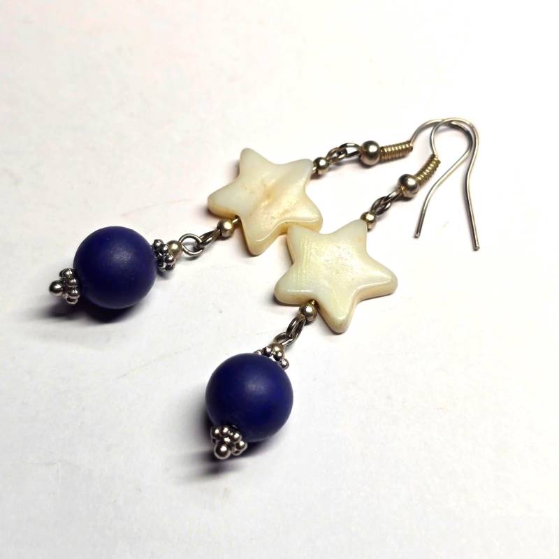 Perlmuttsterne Mit Einer Lapislazuliperle von Studiosiesoo