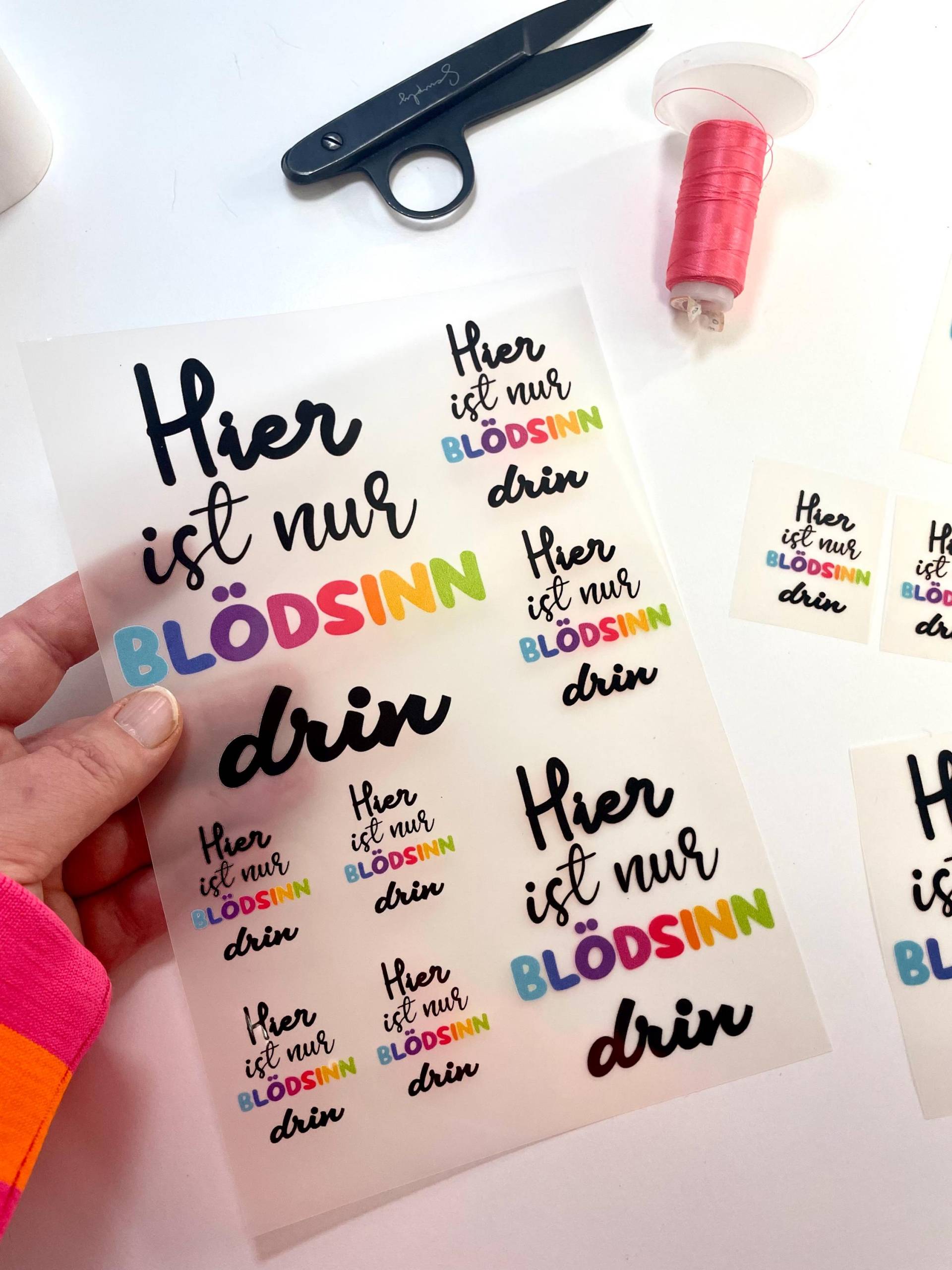Bügelbilder Hier Ist Nur Blödsinn Drin Bunt Bügelbilder Hier Ist Nur Blödsinn Drin Bunt von StuffandButtonBags