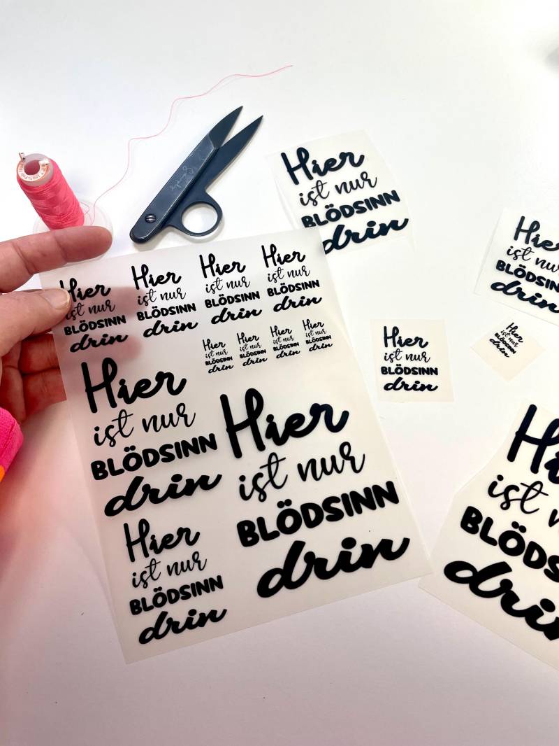 Bügelbilder Hier Ist Nur Blödsinn Drin Schwarz Bügelbilder Hier Ist Nur Blödsinn Drin Schwarz von StuffandButtonBags