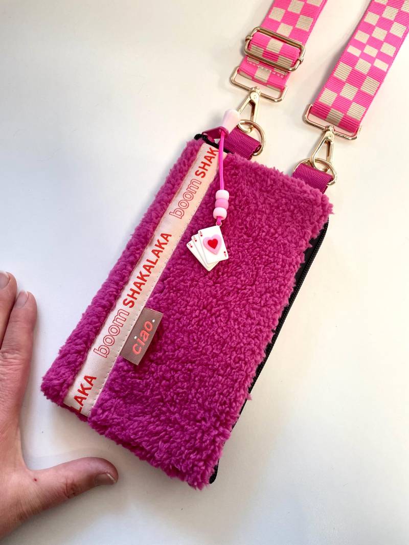 Handytasche Ringring Plüsch Pink von StuffandButtonBags