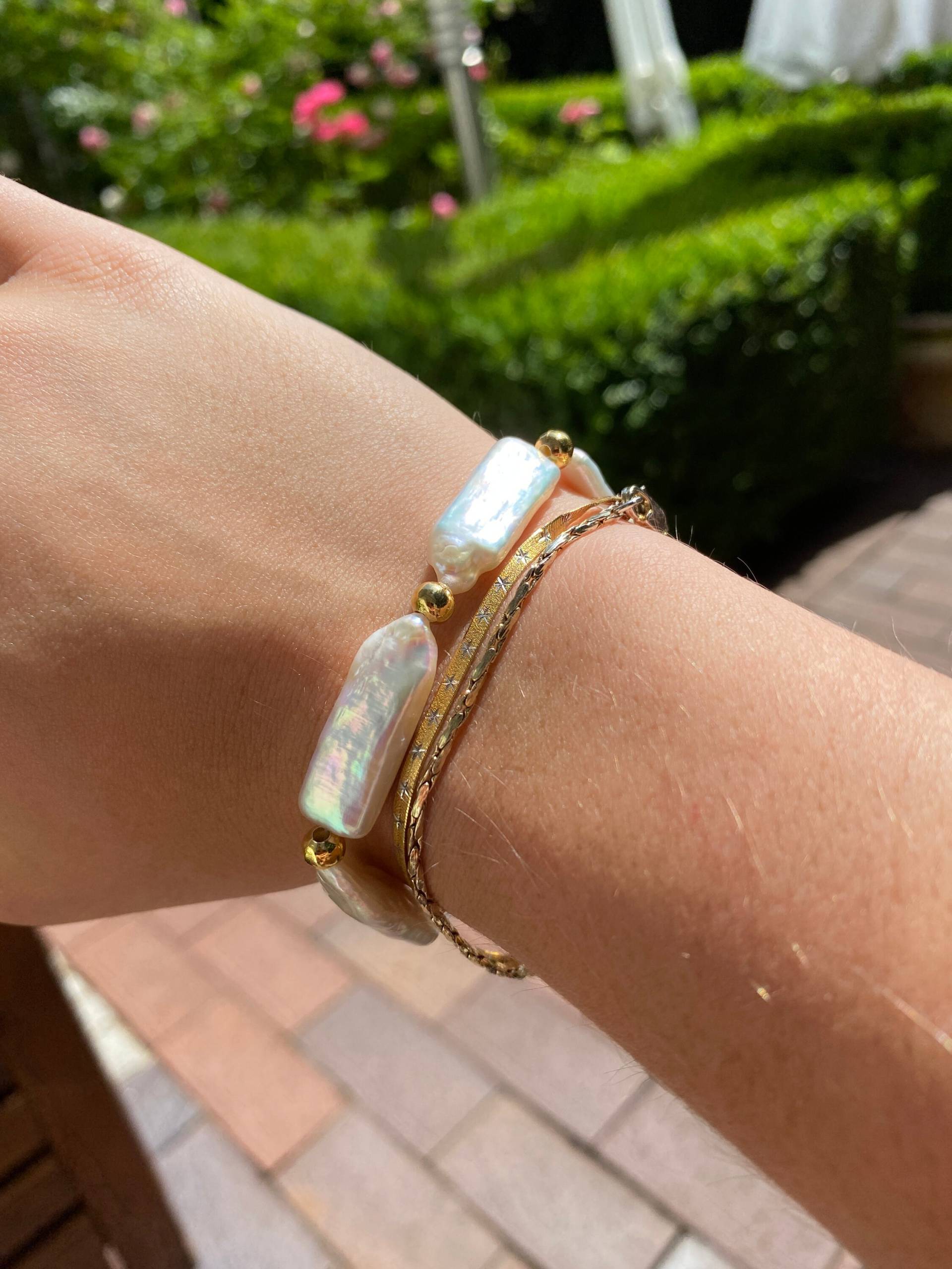 Handgemachte Große Biwa Süsswasserperlen Und Goldene Details Armband Handgemachte Große Biwa Süsswasserperlen Und Goldene Details Armband von StullyTgarmsStudio