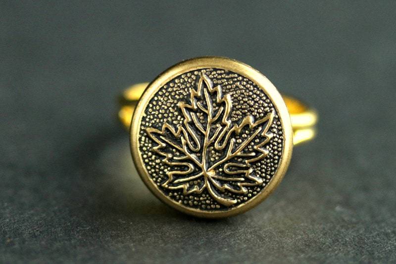 Ahornblatt Ring. Blatt-Knopf-Ring. Natur-Ring. Herbst Vergoldeter Verstellbarer Handgemachte Handmade Schmuck von StumblingOnSainthood