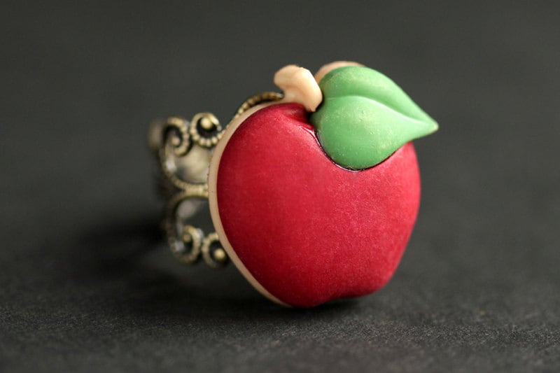 Apfel Ring. Roter Obst Ring Apfel. Essen Verstellbarer Schmuck. Bronze-Ring. Handmade Apfel Ring. Roter Obst Ring Apfel. Essen Verstellbarer Schmuck. Bronze-Ring. Handmade von StumblingOnSainthood
