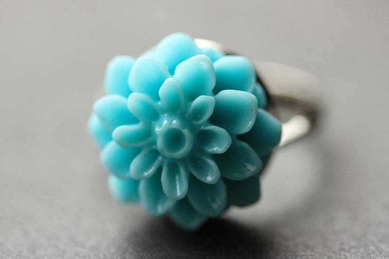 Aqua Blue Mum Blumenring. Blaue Chrysantheme Ring. Blau Blau Verstellbarer Handgefertigte Blumen Schmuck von StumblingOnSainthood