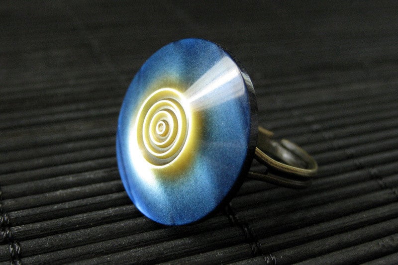 Blauer Knopfring. Himmel Und Sonne Ring. Blau Gelb Verstellbarer Bronze-Ring. Handgemachte Handmade Schmuck von StumblingOnSainthood