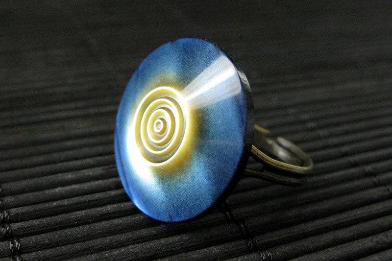 Blauer Knopfring. Himmel Und Sonne Ring. Blau Gelb Verstellbarer Bronze-Ring. Handgemachte Handmade Schmuck von StumblingOnSainthood