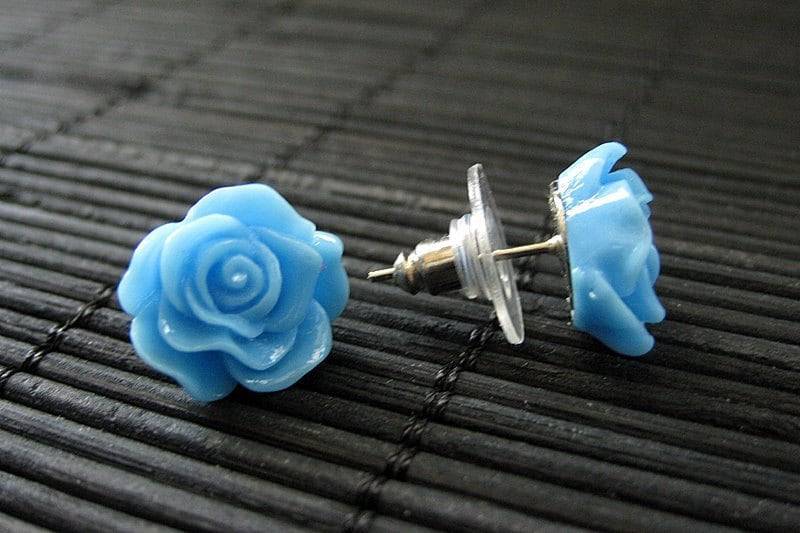 Blumen Ohrringe Blaue Rose Ohrringe. Silber Ohrstecker. Schmuck. Handmade von StumblingOnSainthood