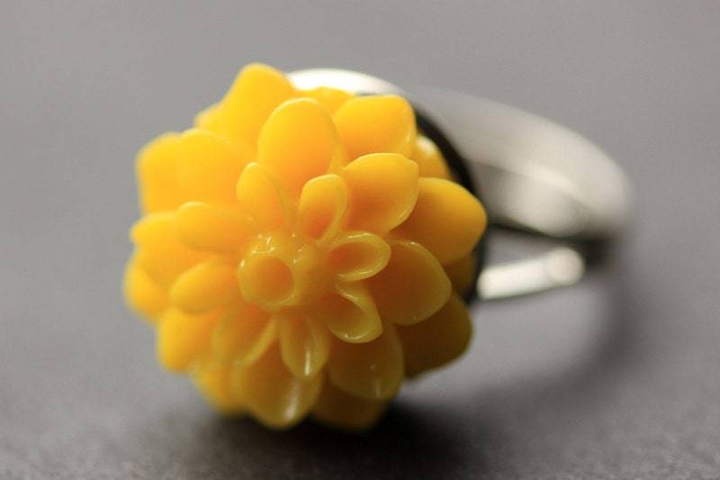 Blumen Ring. Gelbe Chrysantheme Verstellbar Gelber Verstellbarer Handgefertigte Schmuck von StumblingOnSainthood