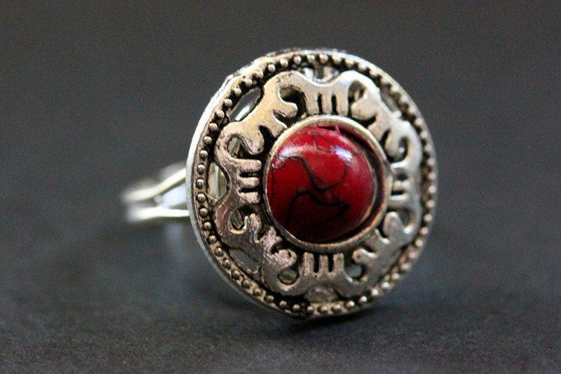 Blut Mandala Ring. Ring in Dunkelrot Und Silber. Knopfring. Verstellbarer Handmade Schmuck von StumblingOnSainthood
