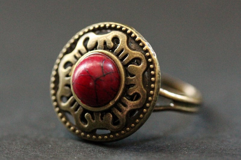 Bronze Blut Mandala Ring. Blutroter Ring in Bronze. Knopfring. Verstellbarer Handmade Schmuck von StumblingOnSainthood