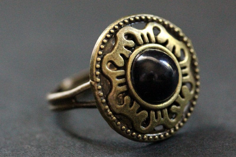 Bronze Midnight Mandala Ring. Ring in Bronze. Knopfring. Verstellbarer Handmade Schmuck von StumblingOnSainthood