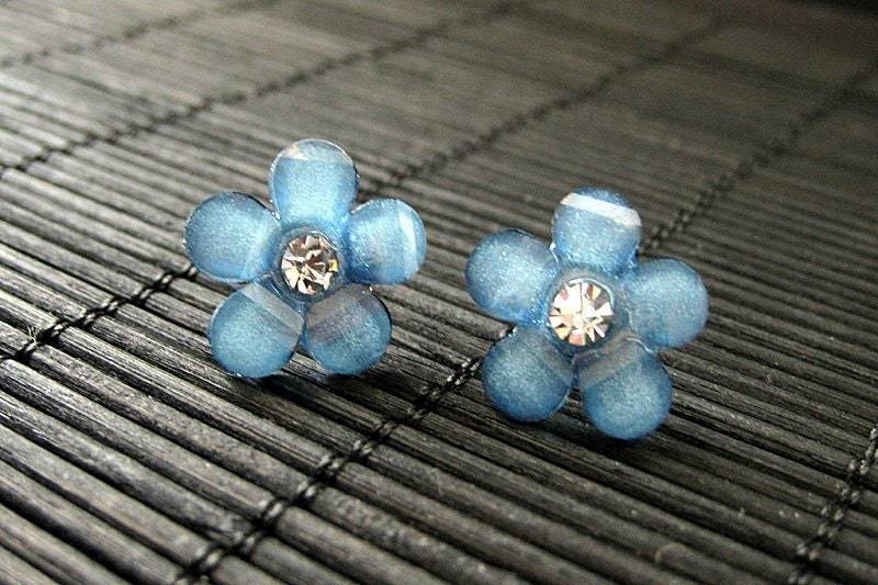 Cadet Blaue Blumen Ohrringe Mit Bronze Post Ohrringe. Blumenschmuck Von Stumblingonsainthood. Handmade Schmuck von StumblingOnSainthood