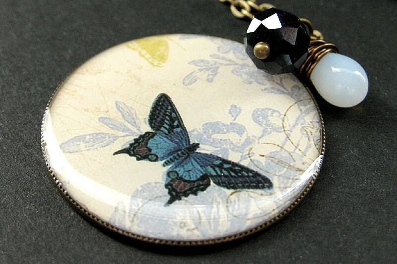 Cadet Blauer Schmetterling Halskette. Bettelarmband Mit Nachtblauem Kristall Und Drahtgewickelter Träne. Handmade Schmuck von StumblingOnSainthood