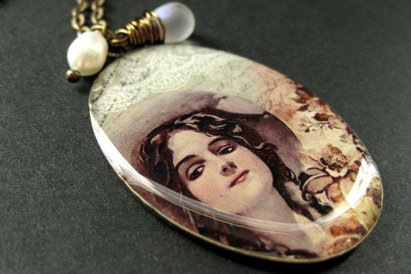 Country Lady Halskette. Old West Woman Charm Halskette Mit Träne Und Perle. Handmade Schmuck von StumblingOnSainthood