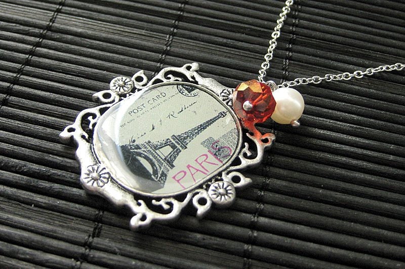 Eiffelturm Anhänger in Silber Mit Safranrotem Kristall Und Süsswasserperle. Handmade Schmuck von StumblingOnSainthood