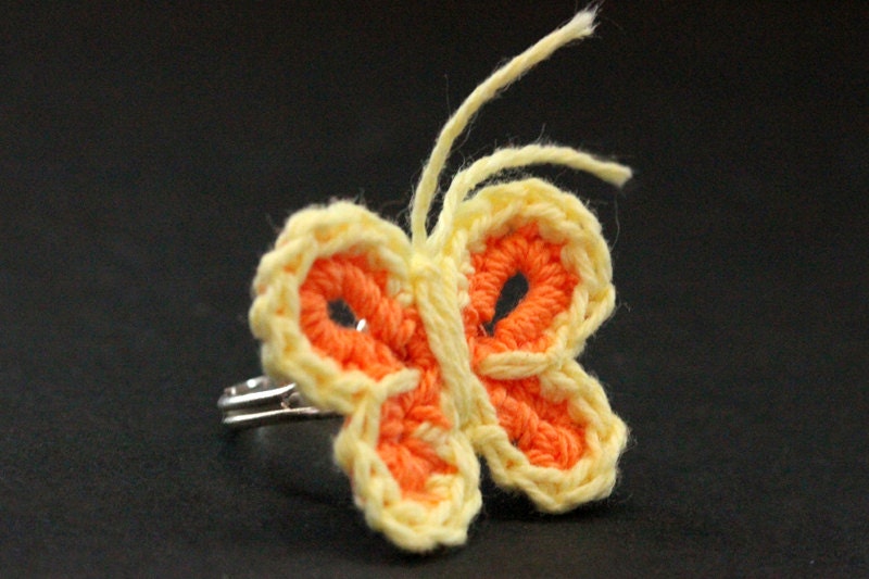 Gehäkelter Schmetterling Ring in Gelb Und Orange. Silber Verstellbar. Handmade Schmuck von StumblingOnSainthood