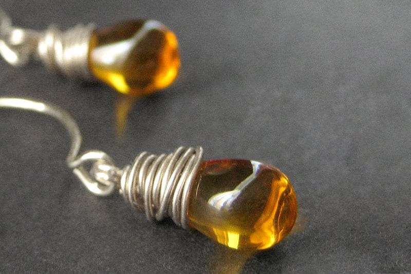 Glastropfen Ohrringe in Silber. Baumeln Ohrringe. Hängeohrringe. Silberdraht Gewickelt Elixir Silberne Handmade Schmuck von StumblingOnSainthood
