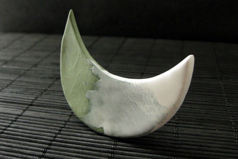 Halbmond Ring. Keramik Mond Ring in Mint Und Weiß Glasiert. Verstellbarer Handmade Schmuck von StumblingOnSainthood