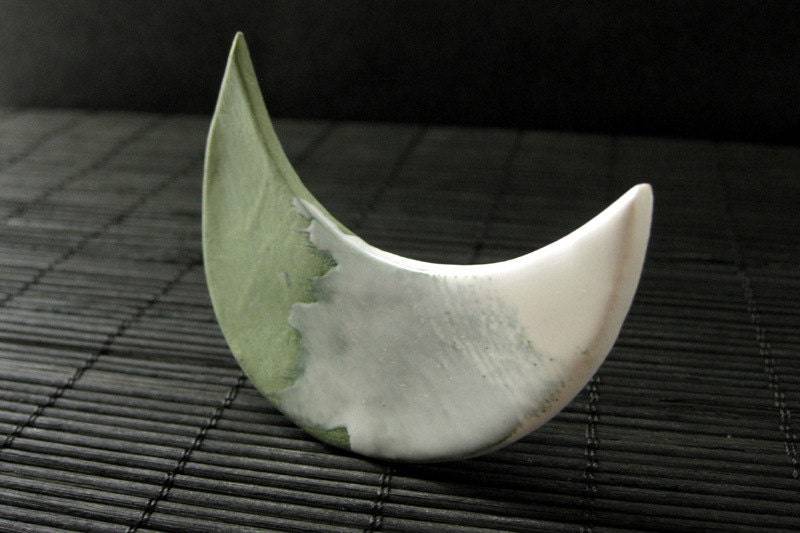 Halbmond Ring. Keramik Mond Ring in Mint Und Weiß Glasiert. Verstellbarer Handmade Schmuck von StumblingOnSainthood