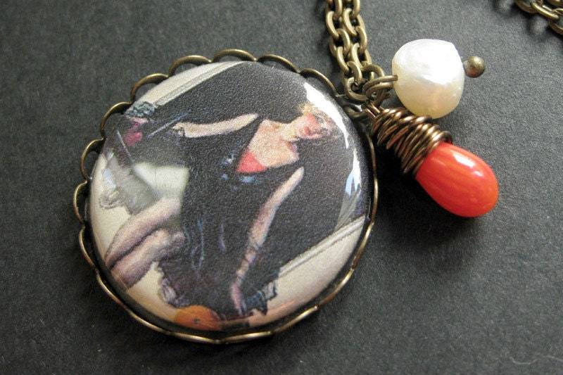 Halloween-Halskette. Hexe Anhänger Mit Orange Koralle Tropfen Und Perle. Handgefertigt von StumblingOnSainthood