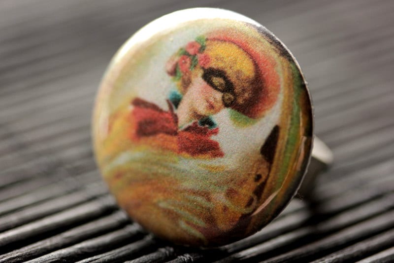 Halloween-Ring. Kostüm Maskerade Ring. Vintage Print Knopfring. Halloween Schmuck. Verstellbarer Ring in Silber. Handmade von StumblingOnSainthood