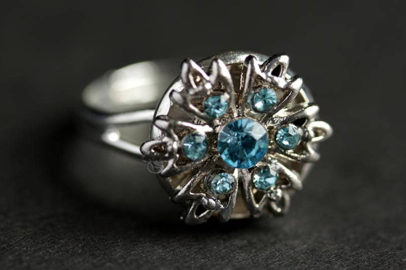 Handgefertigte Schneeflocken Ring. Strass Schneeflocke Verstellbarer Winter-Ring. Schnee Silber Weihnachtsschmuck. Handmade Schmuck von StumblingOnSainthood