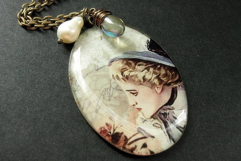 Handgemachte Halskette. "Gray Lady Charm Halskette Mit "Graue Träne" Und Süßwasserperle." Handmade Schmuck von StumblingOnSainthood