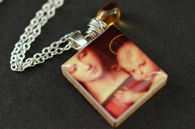 Heilige Mutter Halskette. Scrabble-Kachel-Halskette. Charm Halskette Mit Honig Farbener Träne. Handmade Schmuck von StumblingOnSainthood
