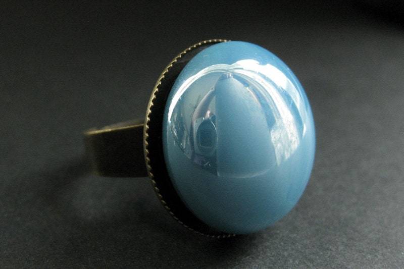 Himmelblauer Glasring in Bronze. Baby Blau Ring. Bronze Verstellbaren Handmade Schmuck von StumblingOnSainthood