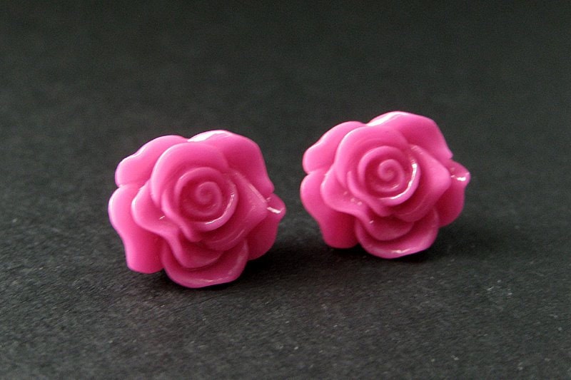 Hot Pink Rose Ohrringe. Silber Ohrstecker. Blumen Post Schmuck. Handmade von StumblingOnSainthood