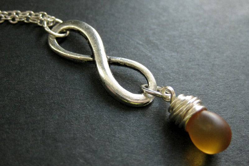 Infinity Halskette. Silber Charm Halskette Mit Gefrosteter Träne. | Wählen Sie Ihre Farbe Handgefertigter Schmuck von StumblingOnSainthood