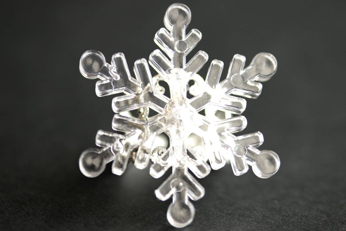 Klare Schneeflocke Ring. Acryl Urlaub Schneeflocken Silber Verstellbarer Weihnachtsschmuck. Handmade Schmuck von StumblingOnSainthood