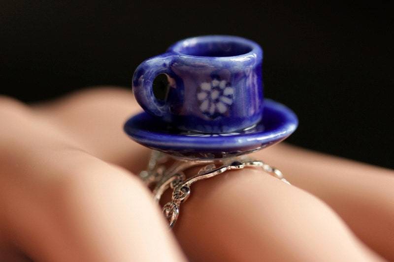 Kobalt Blau Teetasse Ring. Blau-Weiße Porzellan Tasse Silber Filigrane Verstellbaren Royal Handmade Schmuck von StumblingOnSainthood