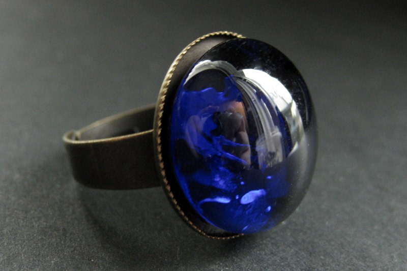 Kobalt Blaue Glas Ring in Bronze. Blau Ring. Bronze Verstellbaren Handmade Schmuck von StumblingOnSainthood