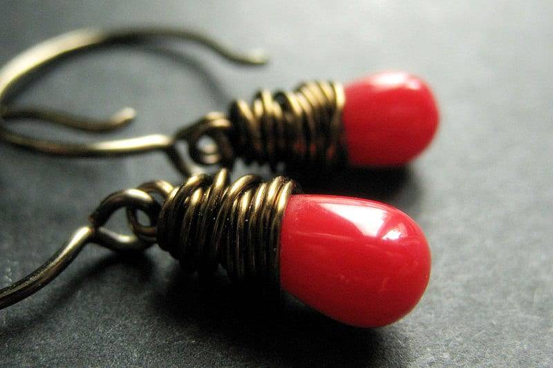Korallen Ohrringe. Teardrop Draht Gewickelt Hängeohrringe. Elixier Handmade Schmuck von StumblingOnSainthood