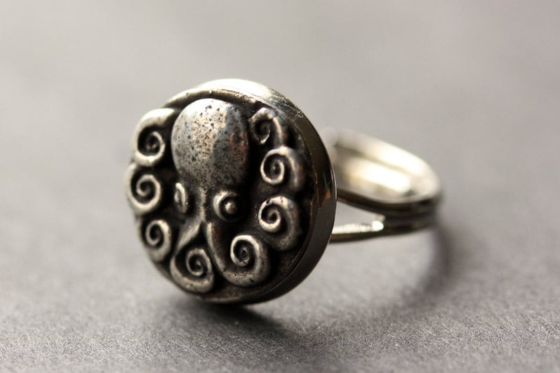 Kraken Ring. Oktopus Knopf Ring Silber Verstellbarer Ring. Handgemachte Zinn Schmuck von StumblingOnSainthood