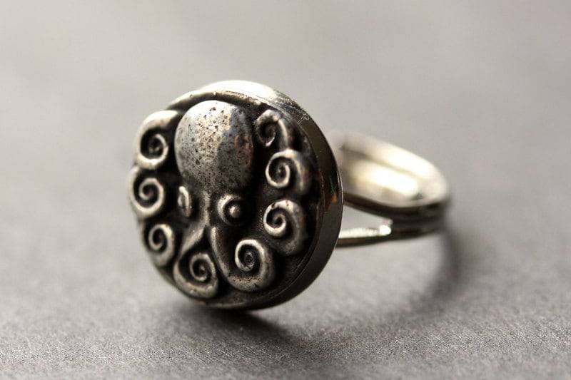 Kraken Ring. Oktopus Knopf Ring Silber Verstellbarer Ring. Handgemachte Zinn Schmuck von StumblingOnSainthood